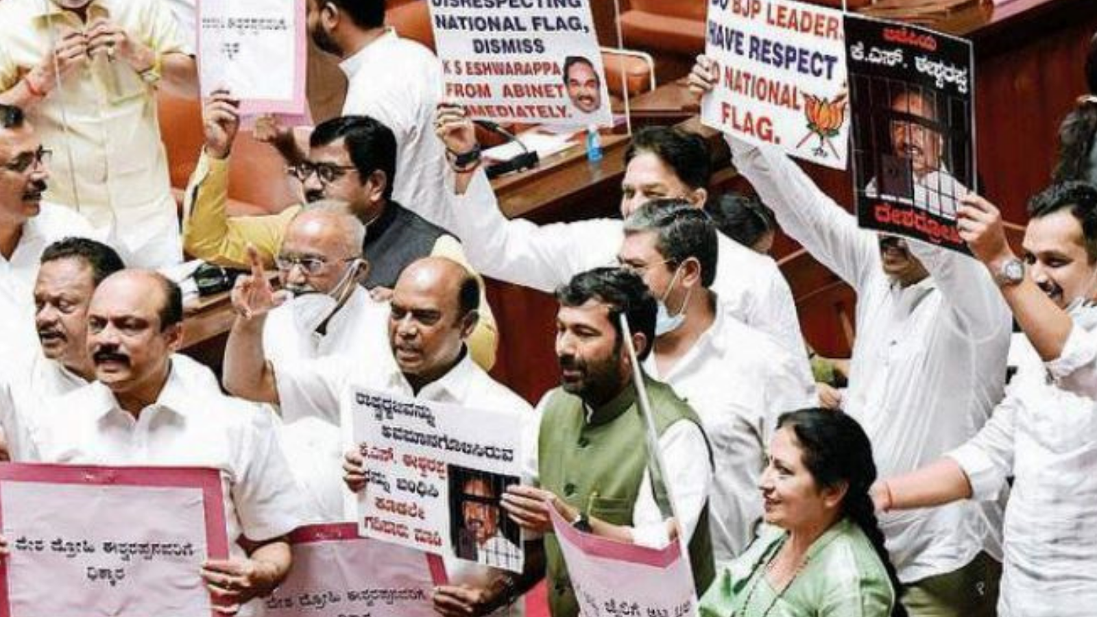 Photos: Congress Holds Day-and-night Dharna In Karnataka Assembly