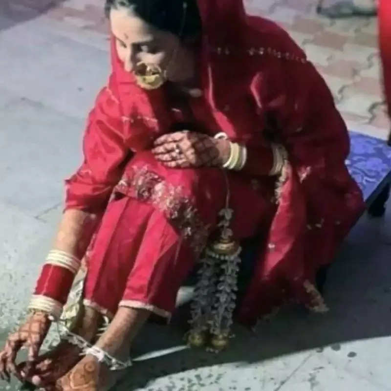Chhapaak actor Vikrant Massey and Sheetal Thakur's wedding pictures go viral