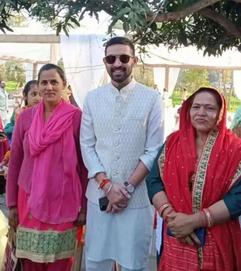 Vikrant Massey and Sheetal Thakur