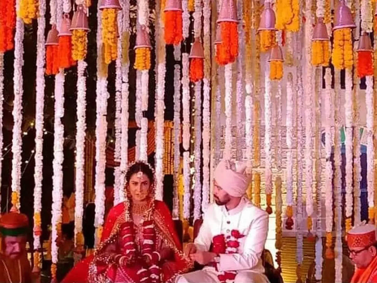Chhapaak actor Vikrant Massey and Sheetal Thakur's wedding pictures go viral