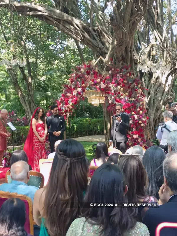 Inside pictures from Farhan Akhtar and Shibani Dandekar's dreamy wedding go viral