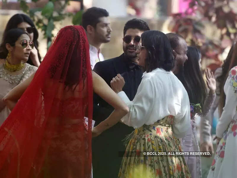 Inside pictures from Farhan Akhtar and Shibani Dandekar's dreamy wedding go viral