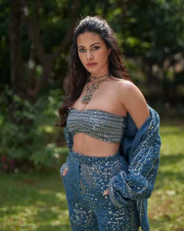 Amyra Dastur is raising temperatures with her glamorous photoshoots