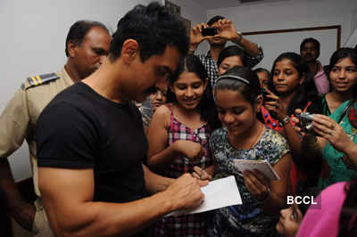 Aamir Khan visits Radio City