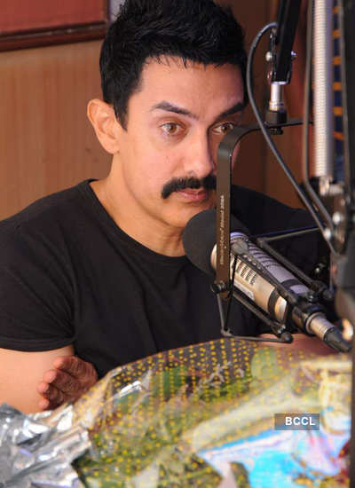 Aamir Khan visits Radio City