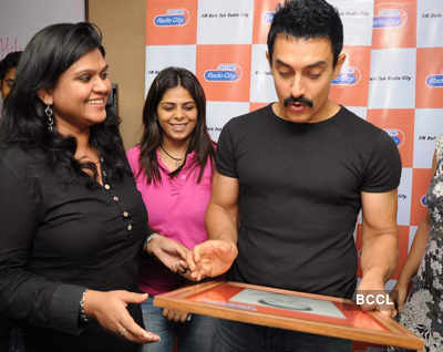 Aamir Khan visits Radio City