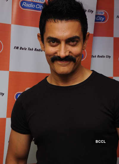 Aamir Khan visits Radio City