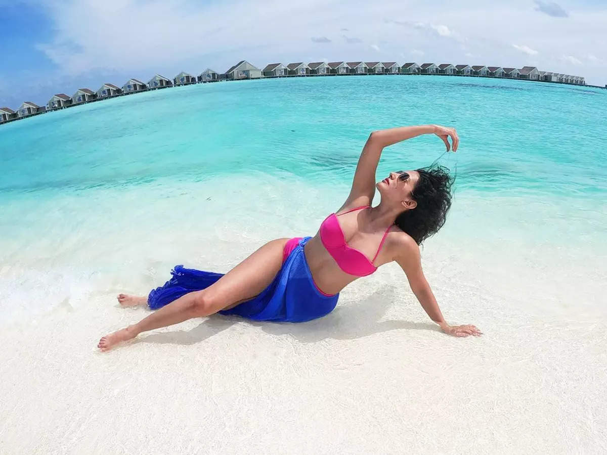 Amyra Dastu: These stunning pictures of bikini-clad Amyra Dastur will make  you go wow!