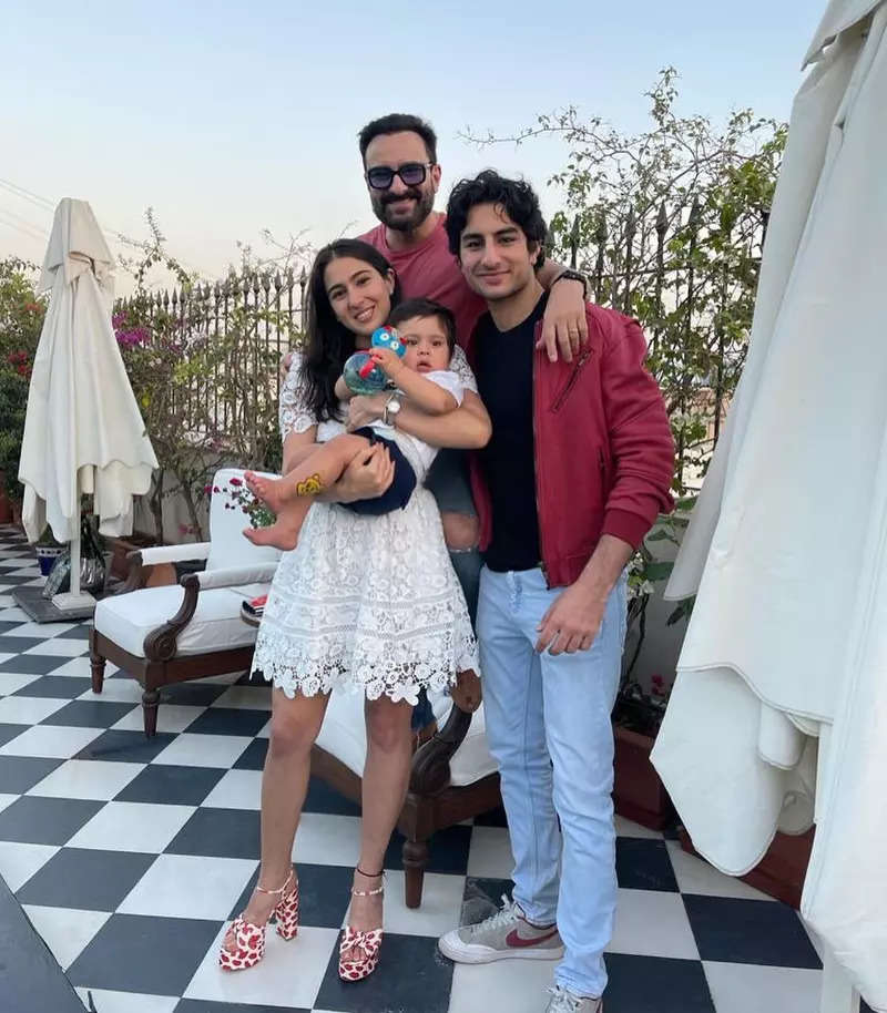 These adorable pictures of birthday boy Jeh and Taimur with Sara and Ibrahim Ali Khan are too cute to be missed!
