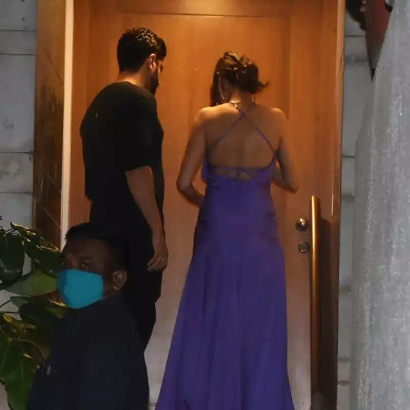 Farhan Akhtar-Shibani Dandekar&rsquo;s post wedding party: Latest pictures of new bride & BFF Rhea Chakraborty in stylish gowns