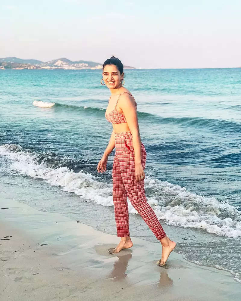 After her swimsuit pictures, Samantha Ruth Prabhu looks mesmerising in her first look of Shakuntalam