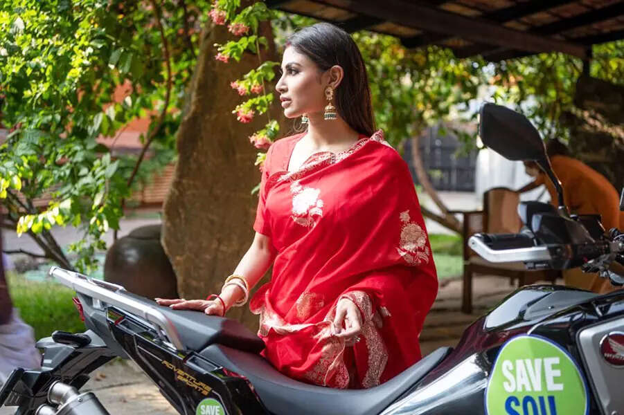 Lovely pictures of Mouni Roy and hubby Suraj Nambiar seeking blessings from spiritual leader Sadhguru