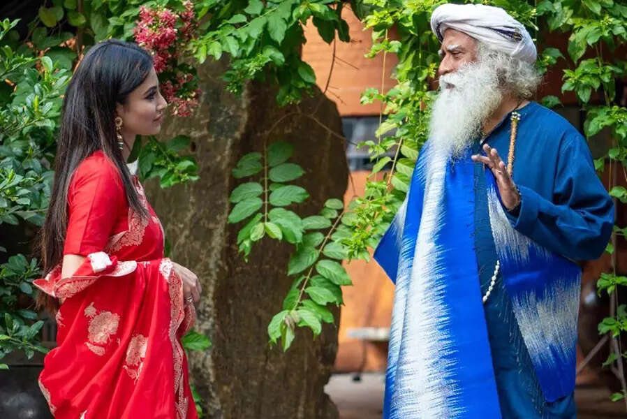Lovely pictures of Mouni Roy and hubby Suraj Nambiar seeking blessings from spiritual leader Sadhguru
