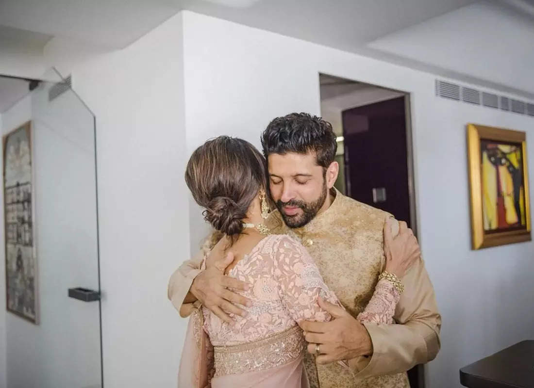 These dreamy pictures of Shibani Dandekar and Farhan Akhtar from their civil wedding you just can't give a miss