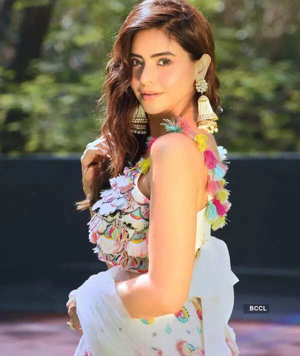 <BR> sets the temperature soaring with these pictures!