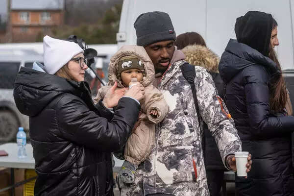 40 tear-jerking pictures of Ukrainians who fled their country amid Russian invasion