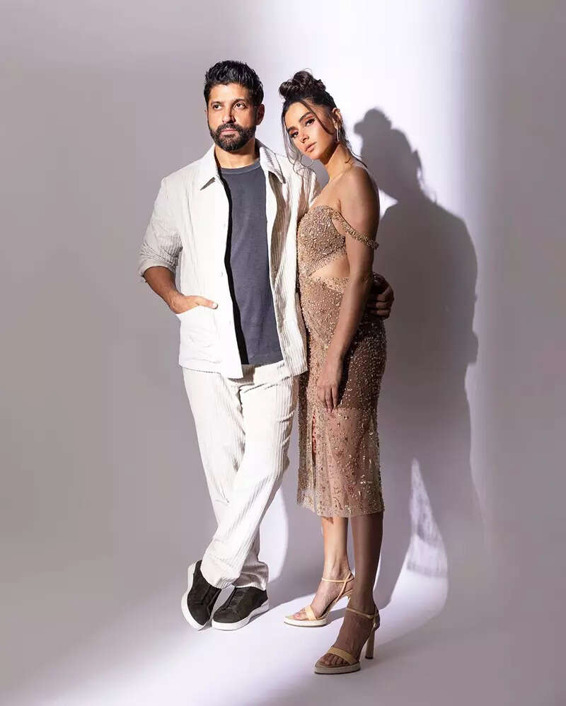 These glamorous pictures of Shibani Dandekar in shimmery off-shoulder dress with Farhan Akhtar spark pregnancy rumours