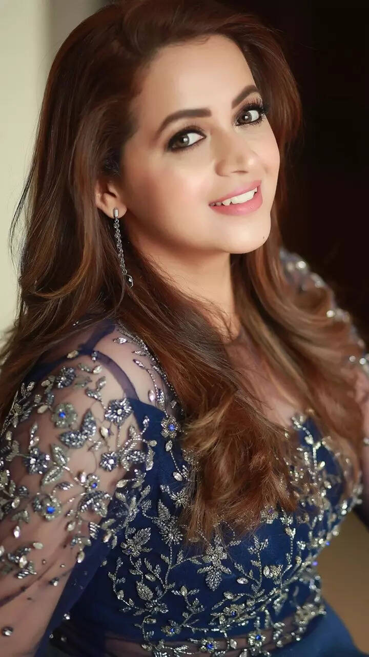 Don T Miss Bhavana S Dashing Look For Sa Re Ga Ma Pa Keralam Times Of India