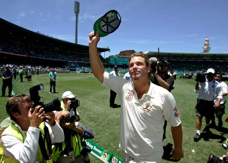 Shane Warne passes away at 52, these pictures of the Australian cricket legend will make you emotional
