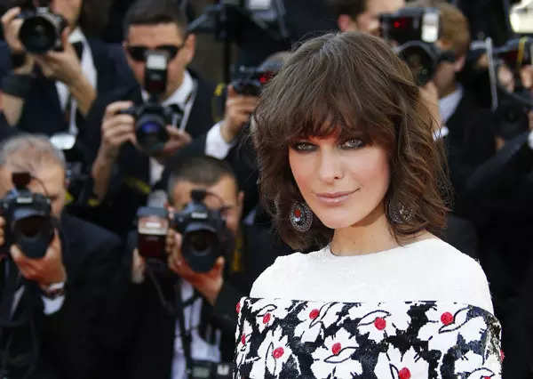 These glamorous pictures of Ukrainian-born actress Milla Jovovich go viral on internet