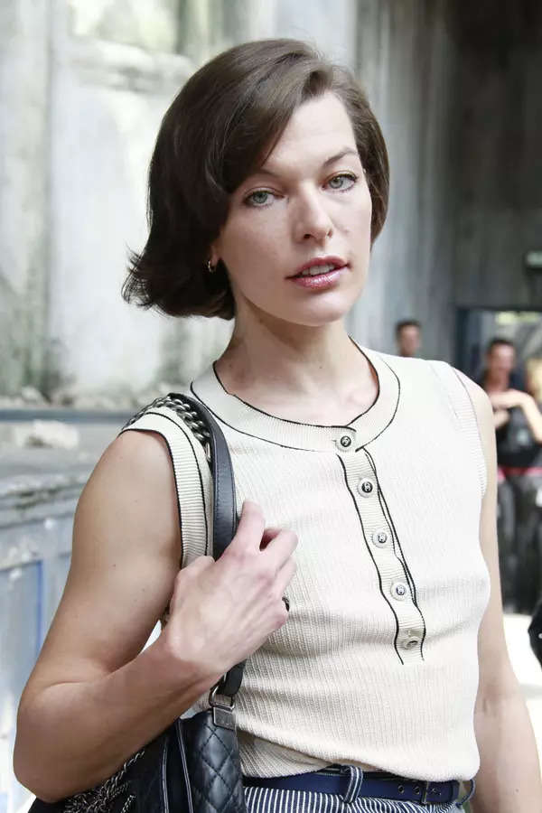 These glamorous pictures of Ukrainian-born actress Milla Jovovich go viral on internet