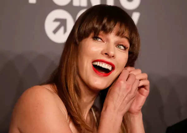 These glamorous pictures of Ukrainian-born actress Milla Jovovich go viral on internet