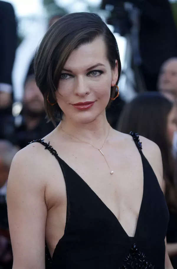 These glamorous pictures of Ukrainian-born actress Milla Jovovich go viral on internet