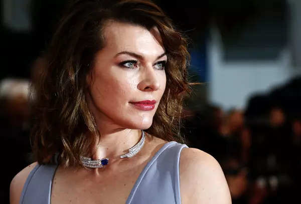 These glamorous pictures of Ukrainian-born actress Milla Jovovich go viral on internet