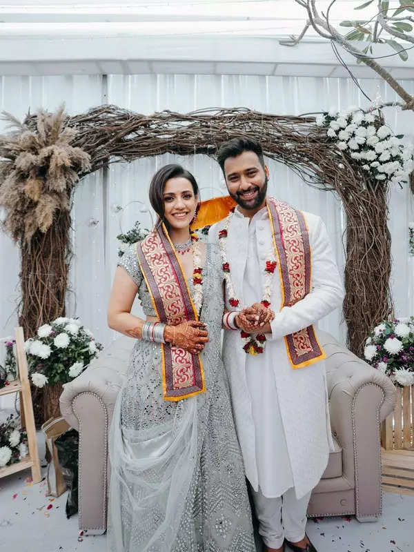 Inside pictures from Esha Kansara and Siddharth Amit Bhavsar's engagement ceremony