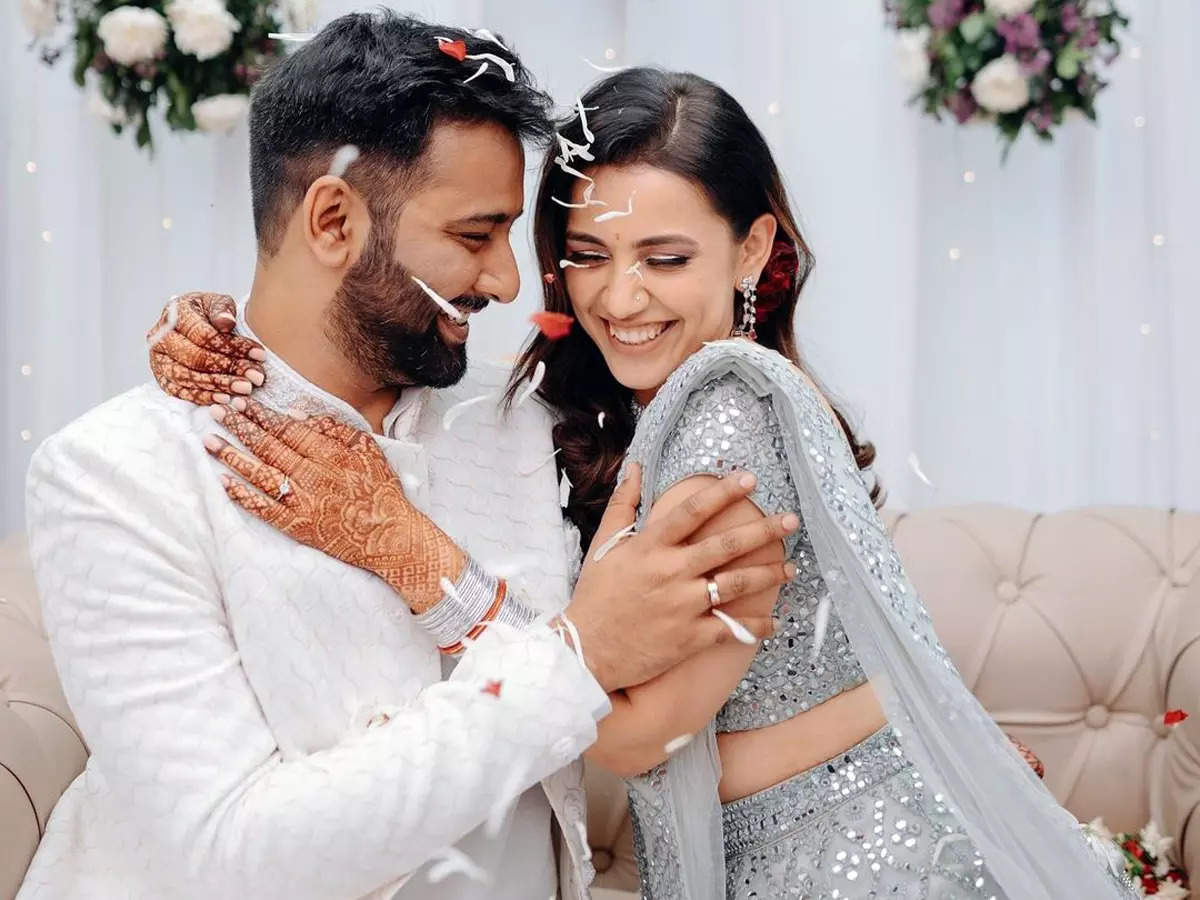 Inside pictures from Esha Kansara and Siddharth Amit Bhavsar's engagement ceremony
