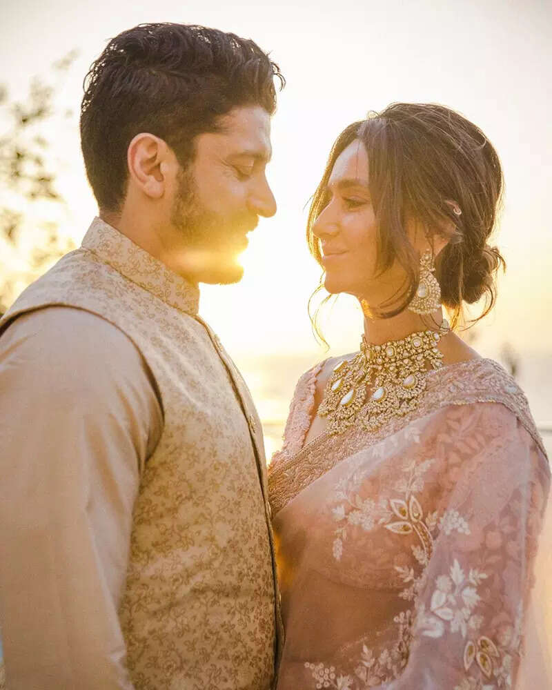 New pictures of Farhan Akhtar with Shibani Dandekar in a dazzling green gown from their wedding party are winning the internet