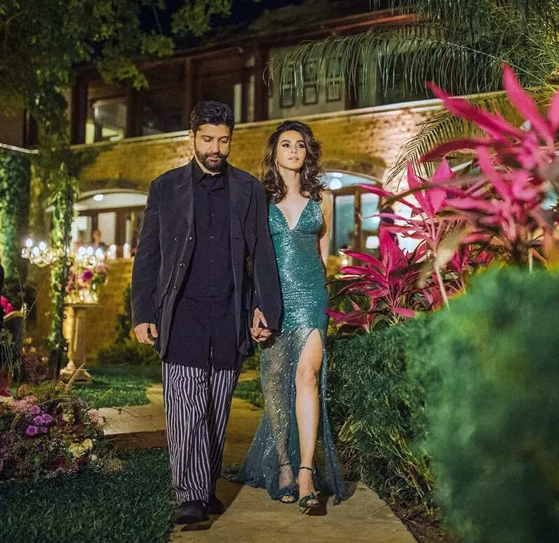 New pictures of Farhan Akhtar with Shibani Dandekar in a dazzling green gown from their wedding party are winning the internet