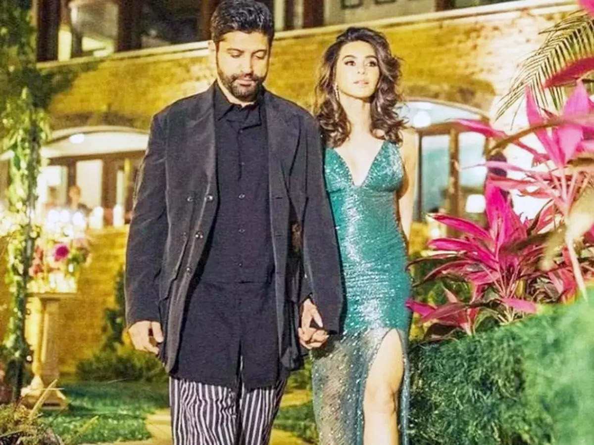 New pictures of Farhan Akhtar with Shibani Dandekar in a dazzling green gown from their wedding party are winning the internet