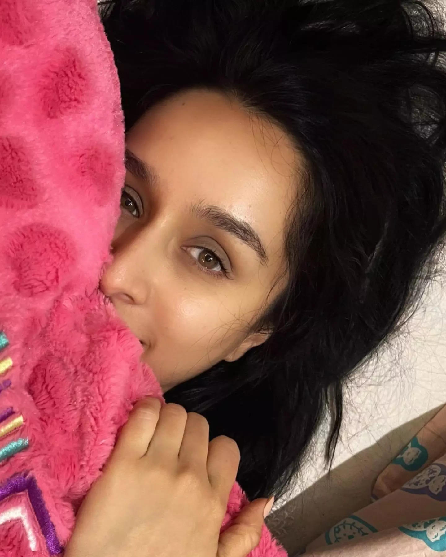 Shraddha Kapoor shares a no-makeup selfie as she wishes her fans good  night; papa Shakti Kapoor reacts | Hindi Movie News - Times of India