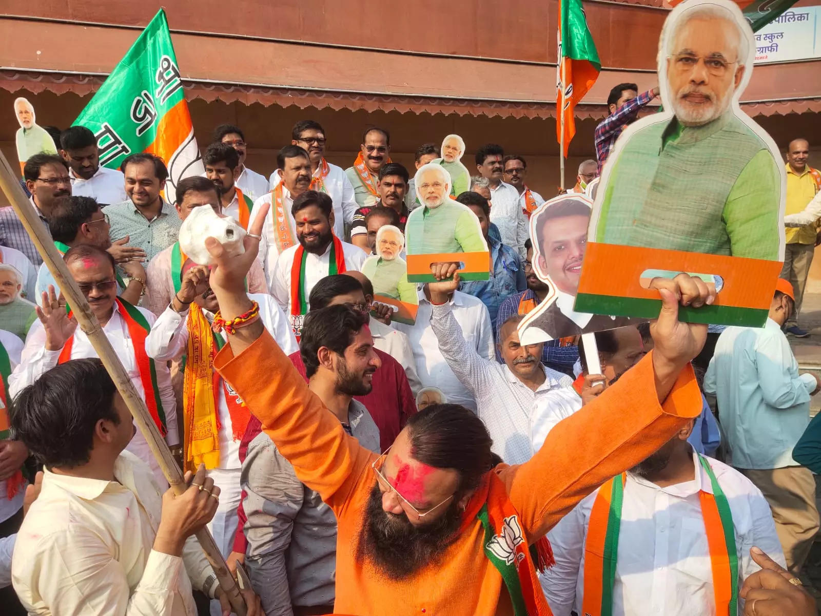 In Pics: BJP, AAP Celebrate UP, Punjab Wins In Mumbai