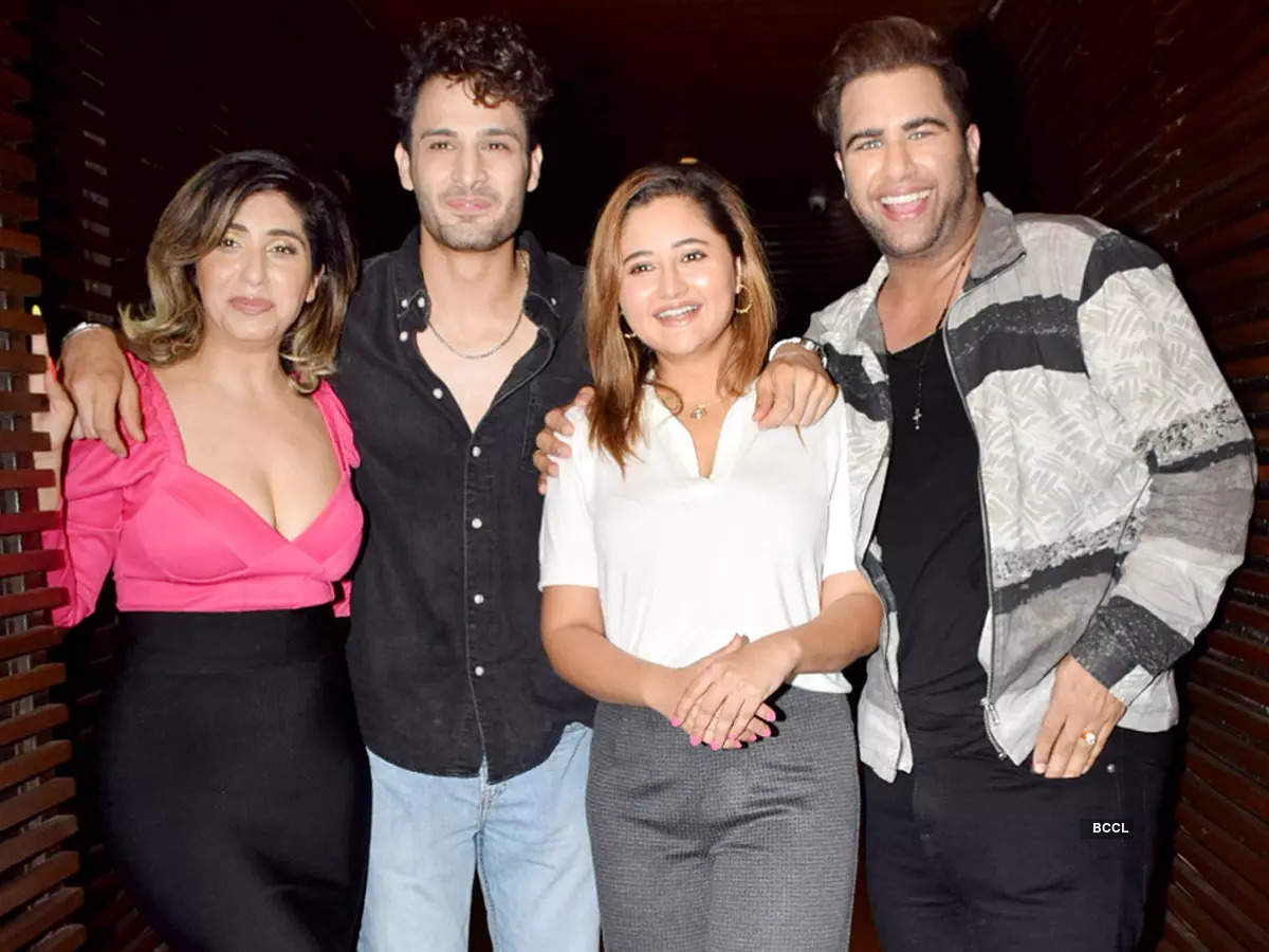 Former Bigg Boss 15 contestant Rajiv Adatia celebrates his birthday with BFFs Rashami Desai, Umar Riaz and Neha Bhasin