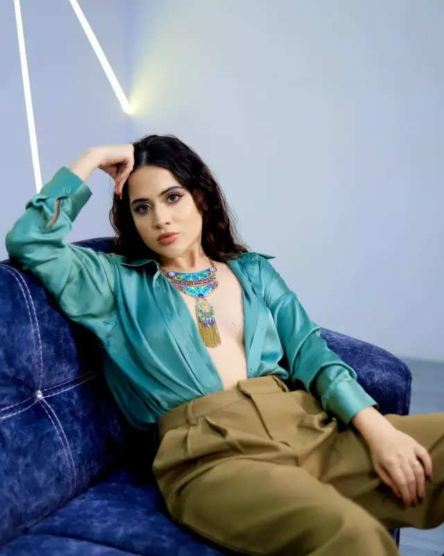 Urfi Javed commands attention with unconventional outfits, bewitching pictures make heads turn