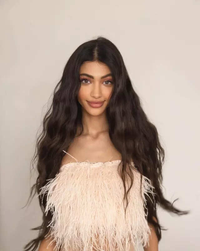 Alanna Panday is turning up the heat with her bewitching pictures The