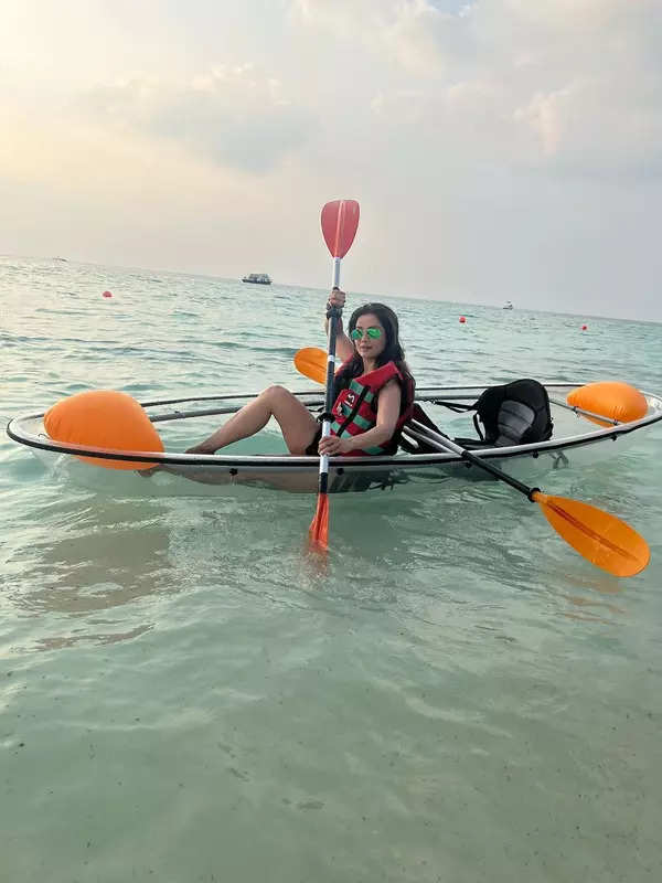 Adaa Khan's Maldives vacation pictures invoke the wanderlust in you!