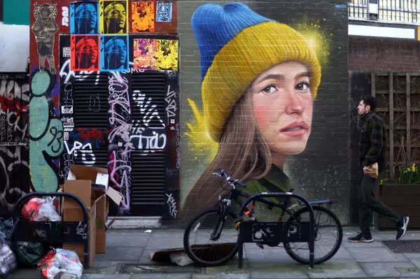 Powerful street art in support of Ukraine