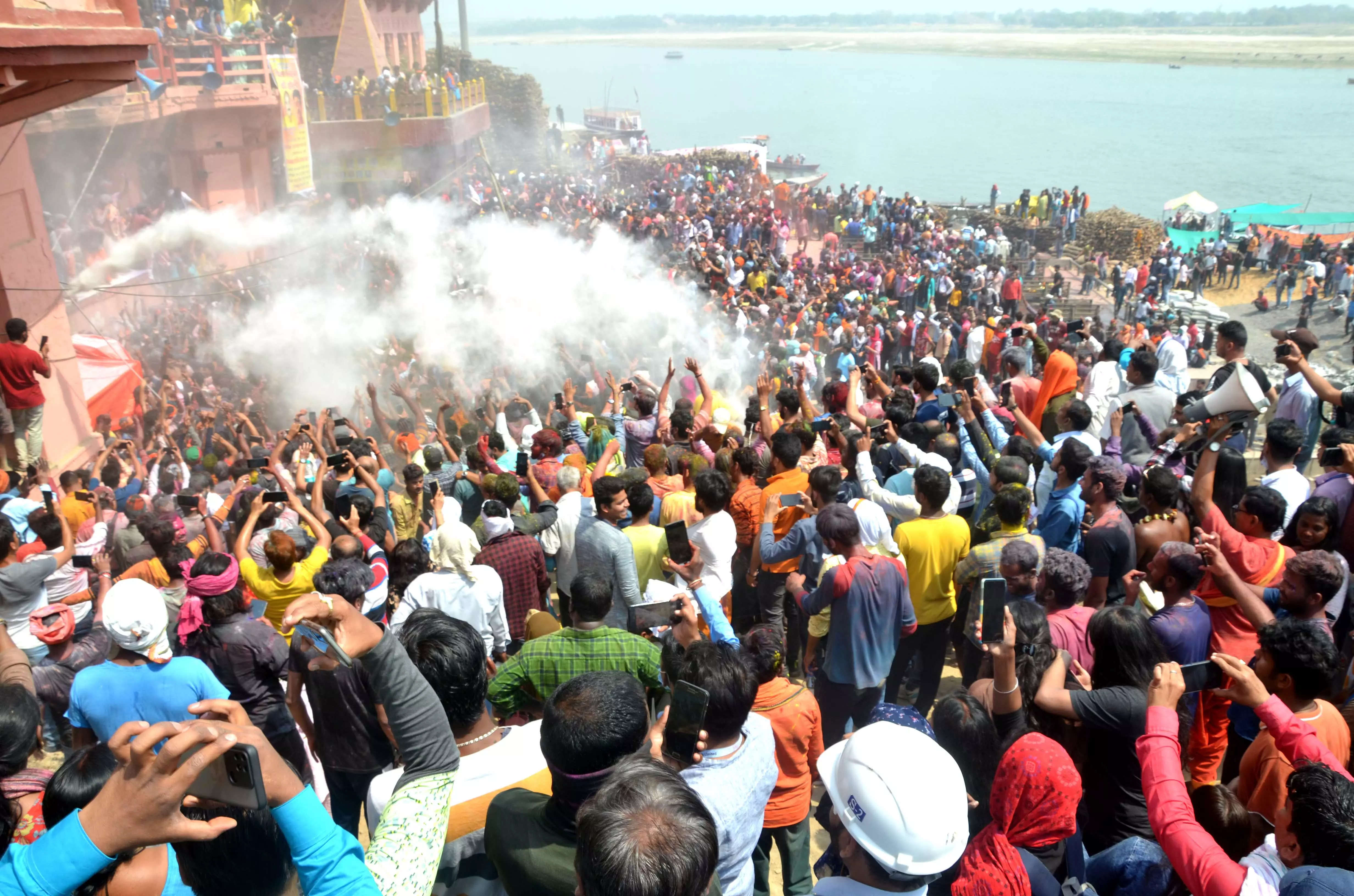 In Pics Chita Bhasma Holi At Varanasi S Manikarnika Ghat