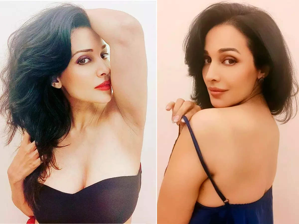 Gandii Baat fame Flora Saini sends internet into a tizzy with her captivating pictures