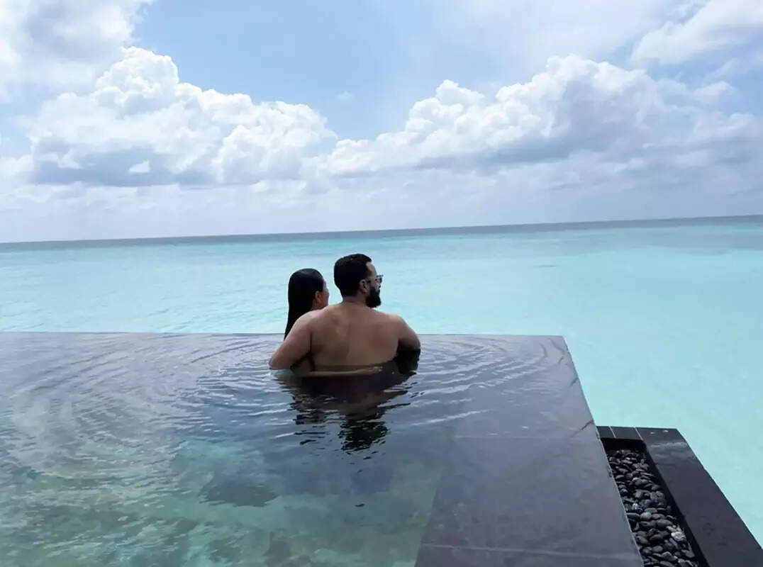 Kareena Kapoor Khan is slaying the beach look in her latest vacation pictures with Jeh and Taimur