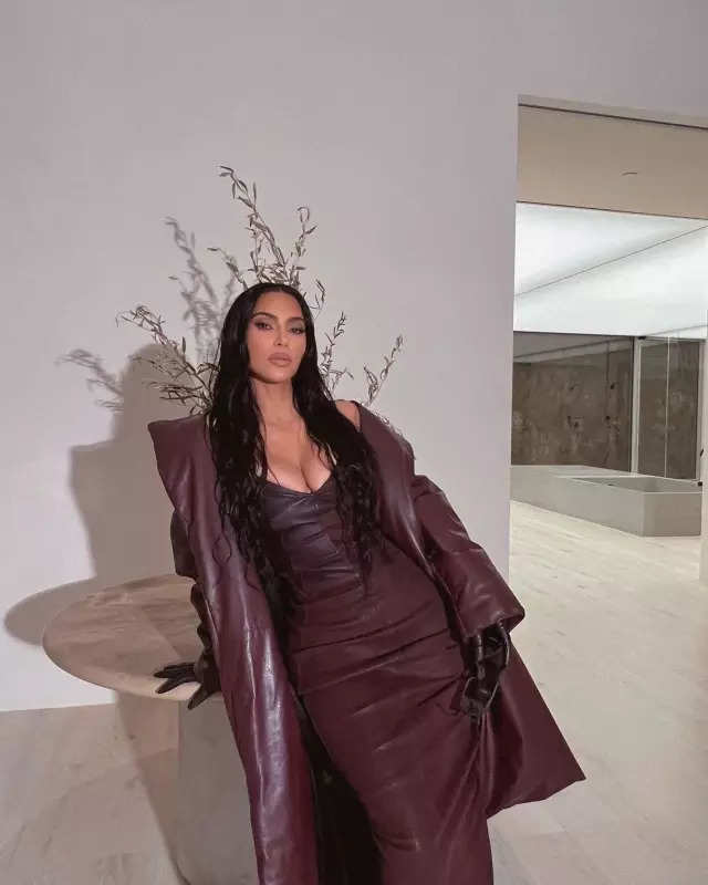 Kim Kardashian captivates fans with her alluring pictures