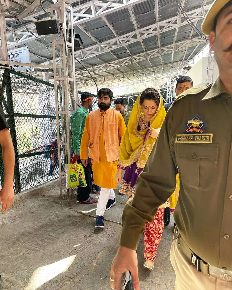 These happy pictures of birthday girl Kangana Ranaut offering prayers at Vaishno Devi shrine you just can&rsquo;t miss