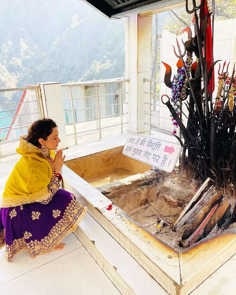 These happy pictures of birthday girl Kangana Ranaut offering prayers at Vaishno Devi shrine you just can’t miss