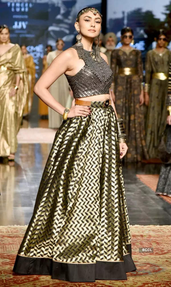 FDCI X Lakme Fashion Week 2022: Mrunal Thakur turns showstopper for JJ Valaya's exquisite designs