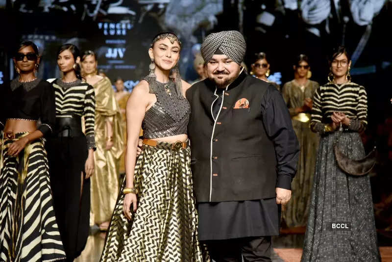 FDCI X Lakme Fashion Week 2022: Mrunal Thakur turns showstopper for JJ Valaya's exquisite designs