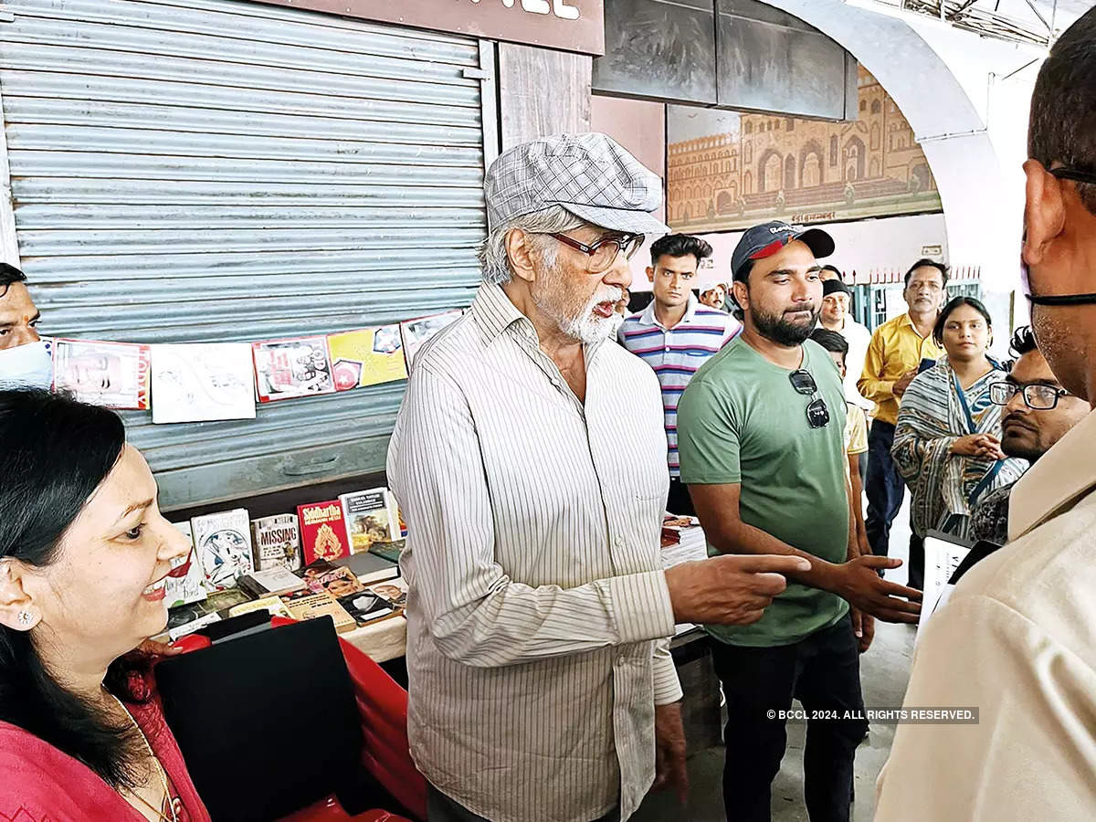 Amitabh Bachchan shooting at City Station on Thursday