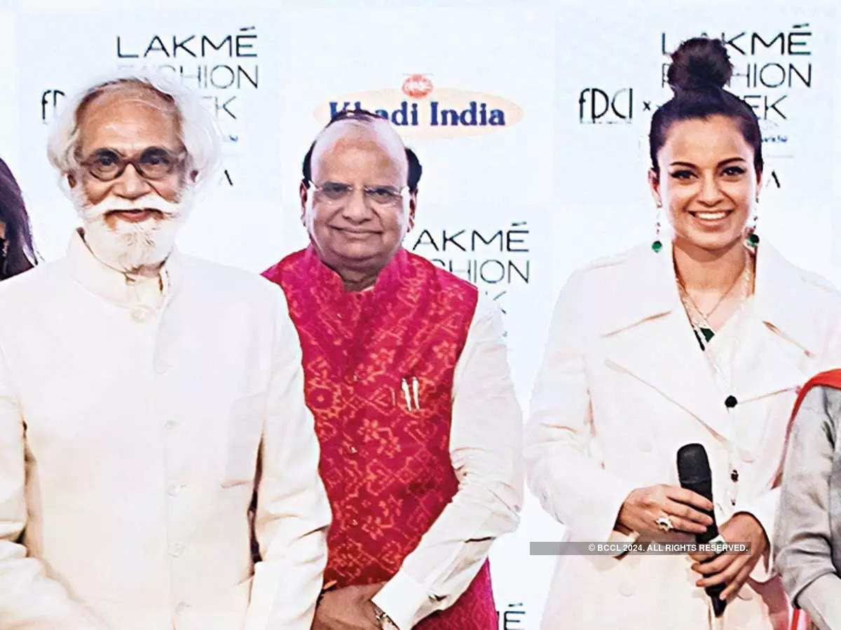 (L-R) Sunil Sethi, Chairman, FDCI, Vinai Kumar Saxena, Chairman, KVIC, and Kangana Ranaut